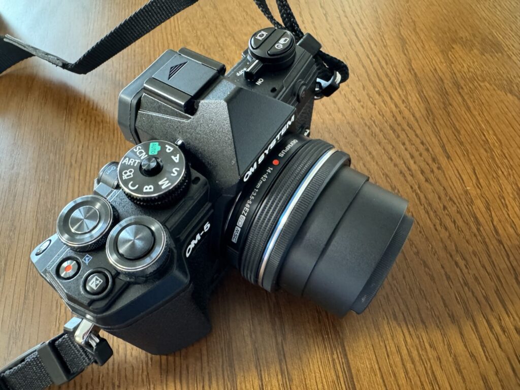 薄くて軽いパンケーキレンズ「M.ZUIKO DIGITAL ED 14-42mm」をレビュー