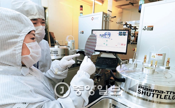 韓国新成長動力10＞（9）ポストシリコン半導体…高速・高容量素材が