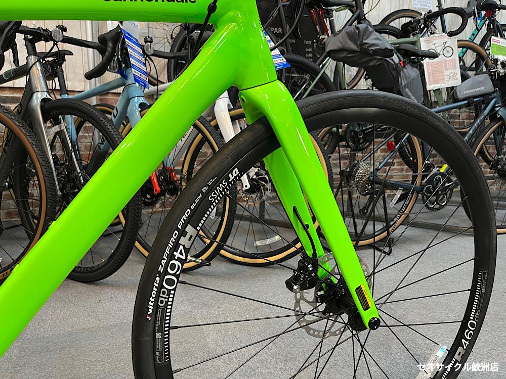 ライムグリーンのロードバイク cannondale CAAD13 DISC 105 Acid