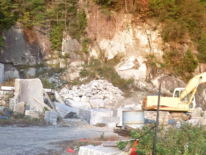 花沢石のお墓／愛知県産の日本の銘石 | 佐野石材