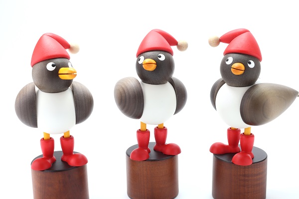 サンタペンギン ベビー 白 – ドイツ・ザイフェンの木のおもちゃ seiffen