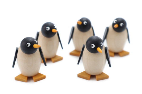 ペンギンベビー 白 – ドイツ・ザイフェンの木のおもちゃ seiffen