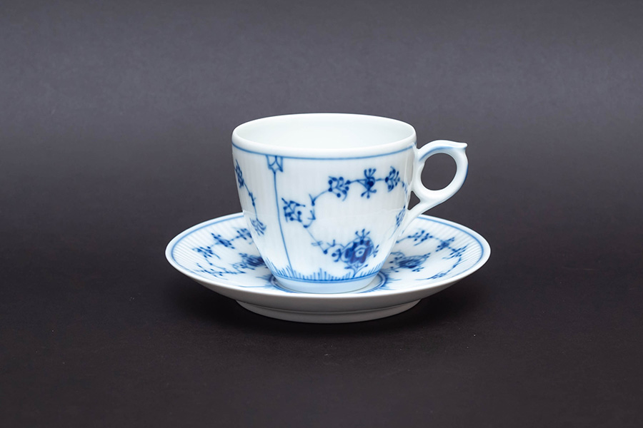 ロイヤル・コペンハーゲン ブルーフルーテッドプレイン コーヒーカップ