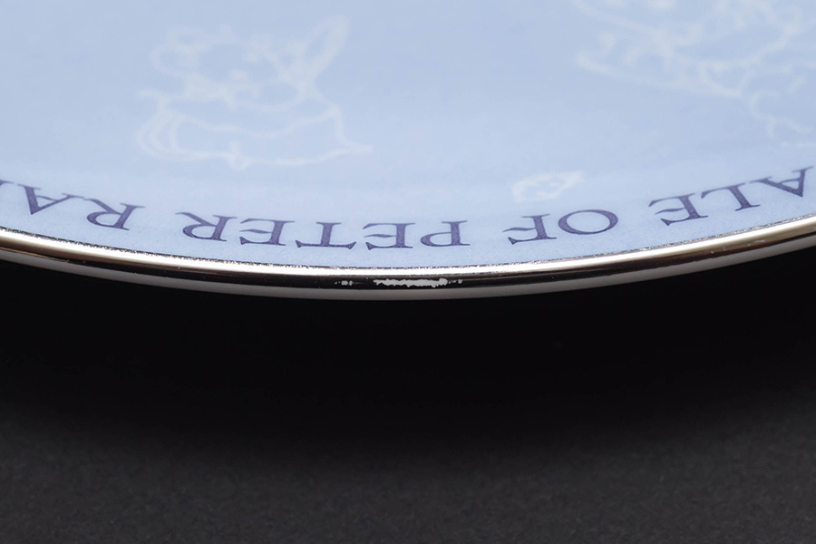 ウェッジウッド ピーターラビット 絵本出版100周年記念プレートを