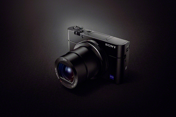 ゴン川野の極上道具探検隊】目に優しいハイエンドデジカメ ─ ソニー