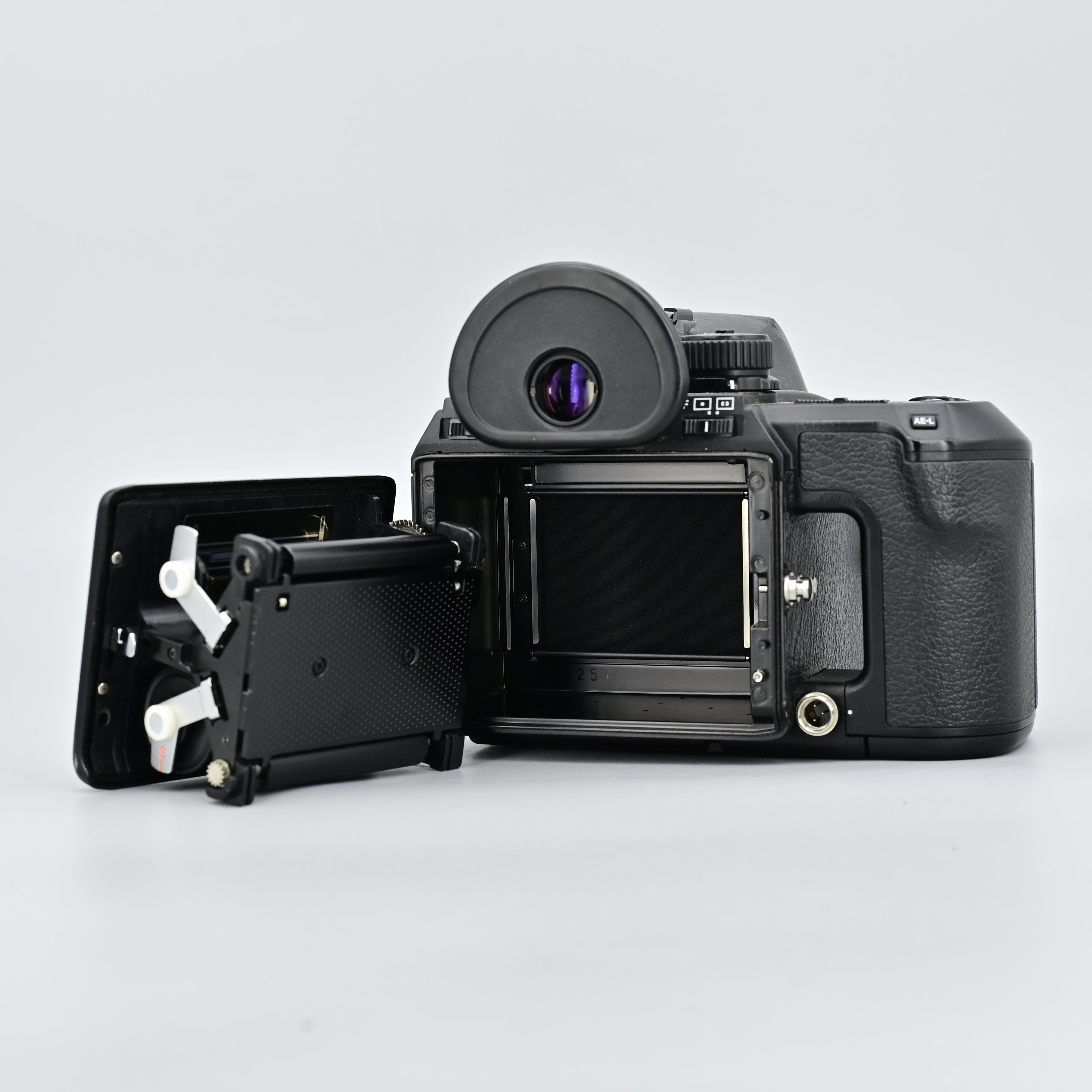 Pentax 645NII + SMC FA 645 Macro 120mm f/4 – SHOWA