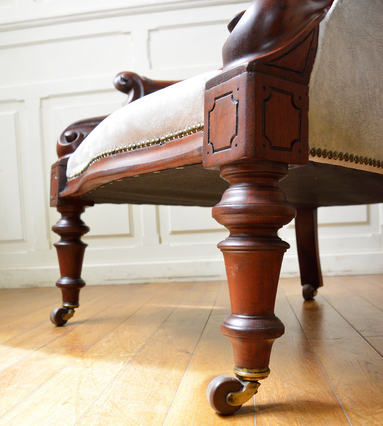 アームチェア – 英国アンティーク家具専門店 神戸家具オンラインショップ
