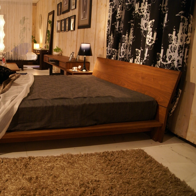 モアレス ベッド (樹種ウォールナット サイズキング) | マスター