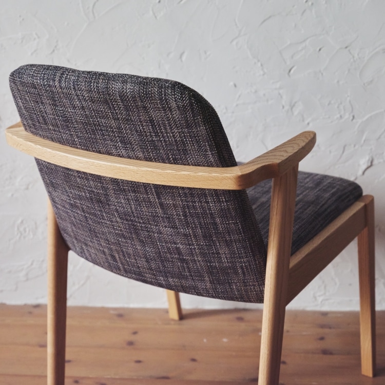 ラク セミアームチェア (樹種ウォールナット 張地ランク合皮) | シキ