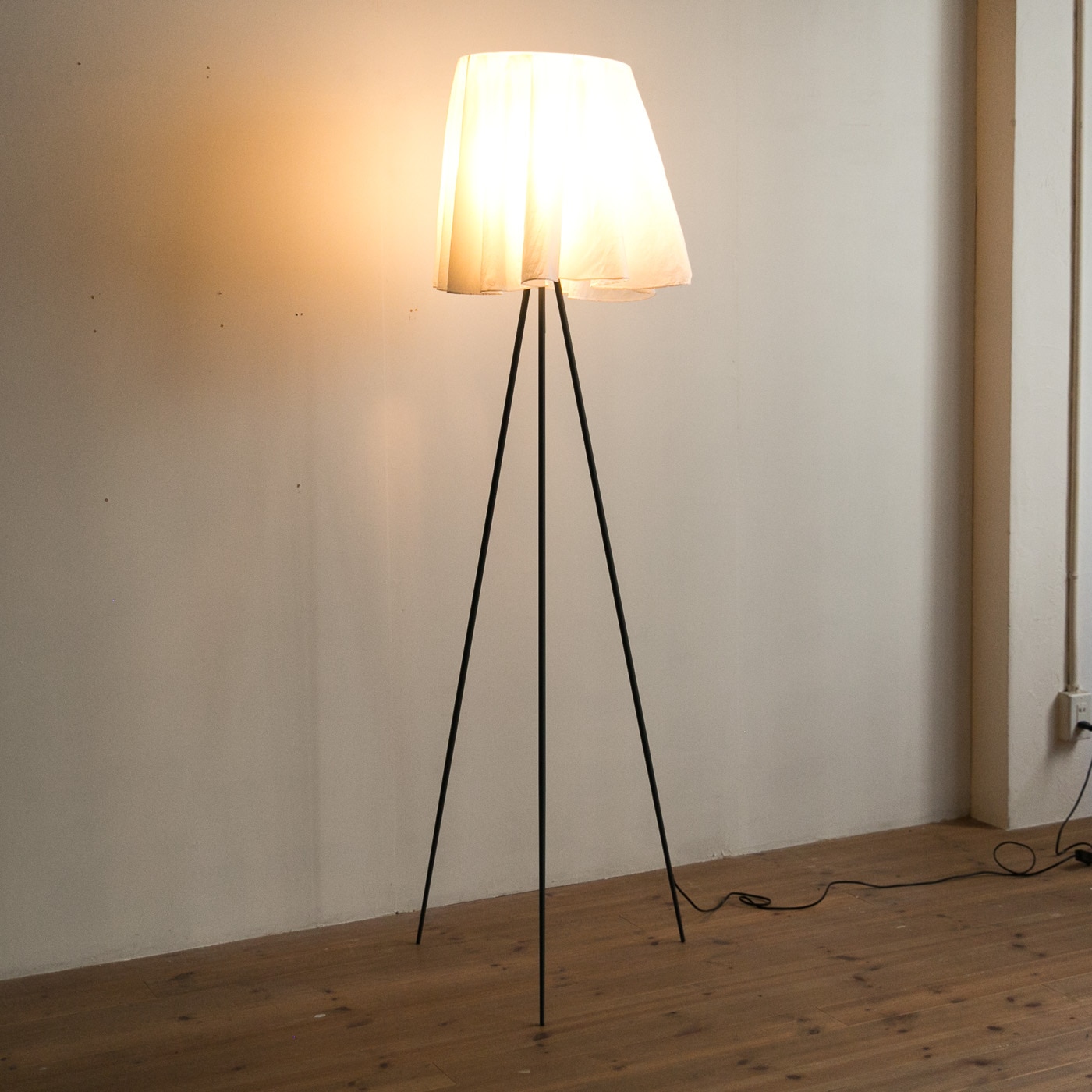 ロージーアンジェリス スタンドライト | フロス(FLOS) | リグナテラス