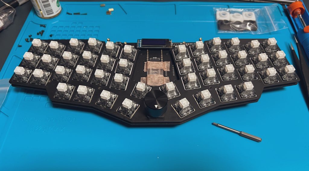 念願だったトラックボール一体型キーボード、cocot46plusを組み上げる