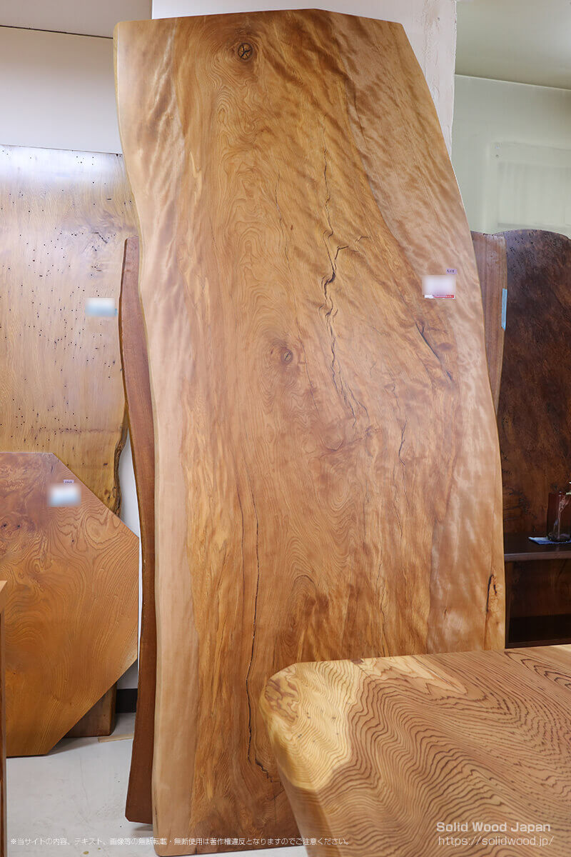 ミズメザクラ（水目桜）の一枚板 | 無垢材とは | 一枚板比較