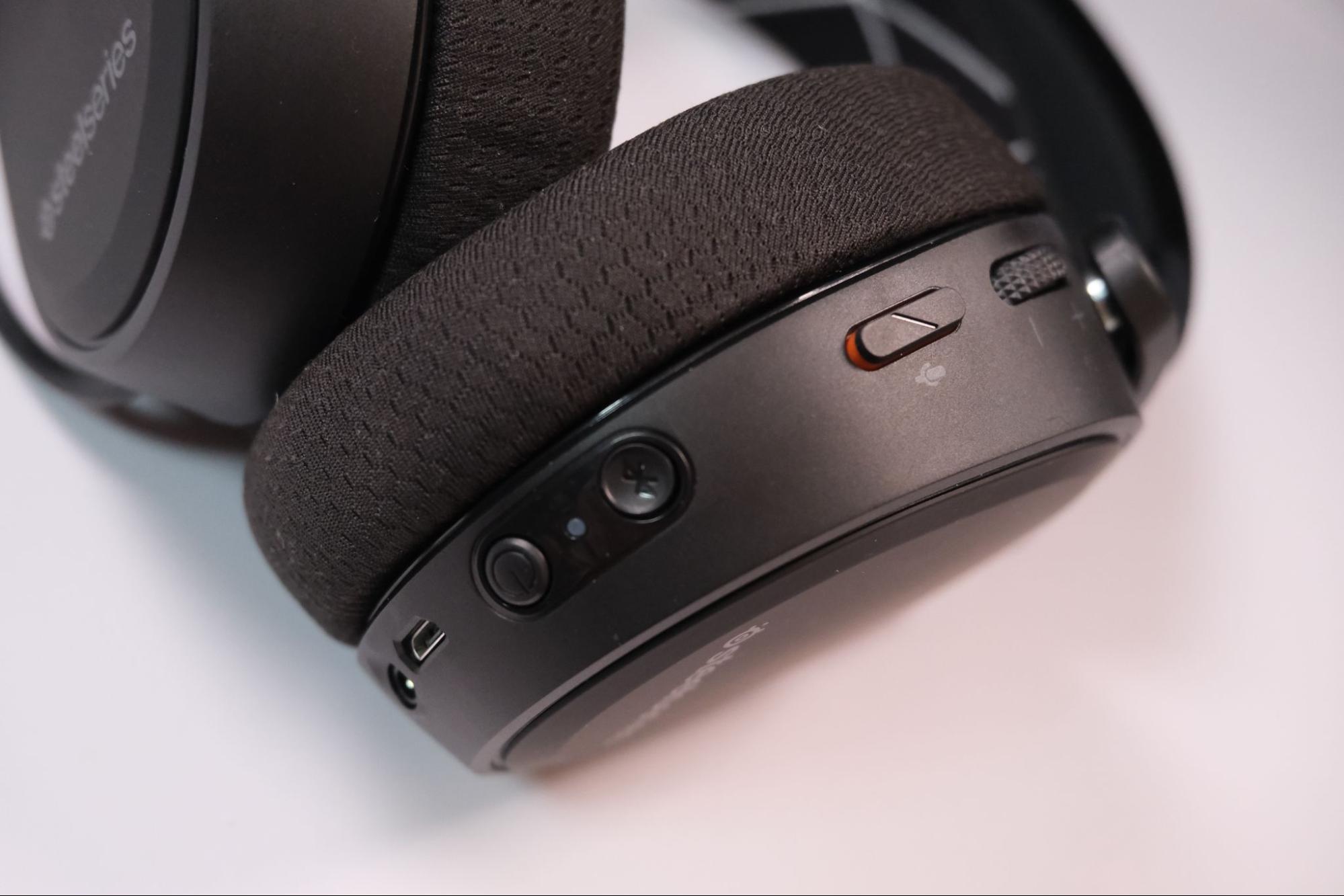 2.4GHz接続とBluetooth接続を同時にMIXできるワイヤレスヘッドセット