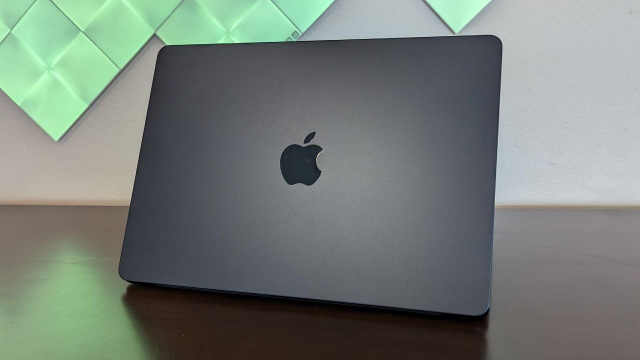 Apple MacBook Air 13-Inch (2024, M3) - Review 2024 - PCMag Middle East