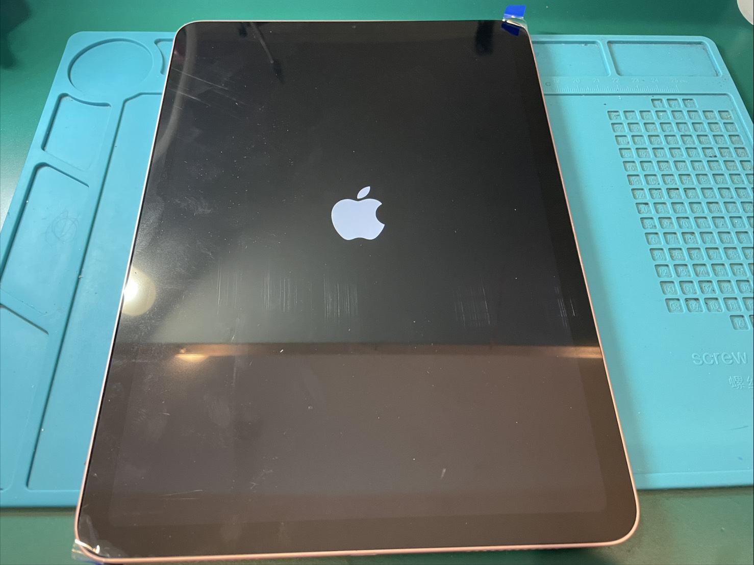 iPadAir第4世代液晶漏れの画面修理【iPad修理所沢】 | iPhone・iPad