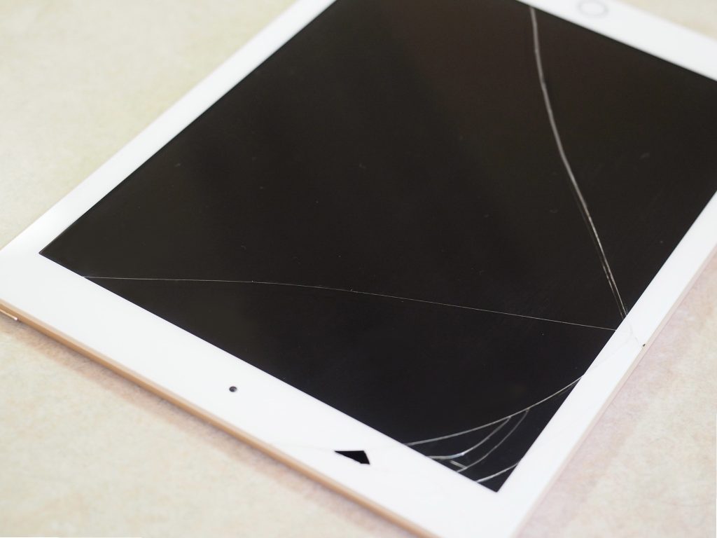 iPadの画面が割れたときの修理方法を解説！料金や時間も紹介 | スマホ