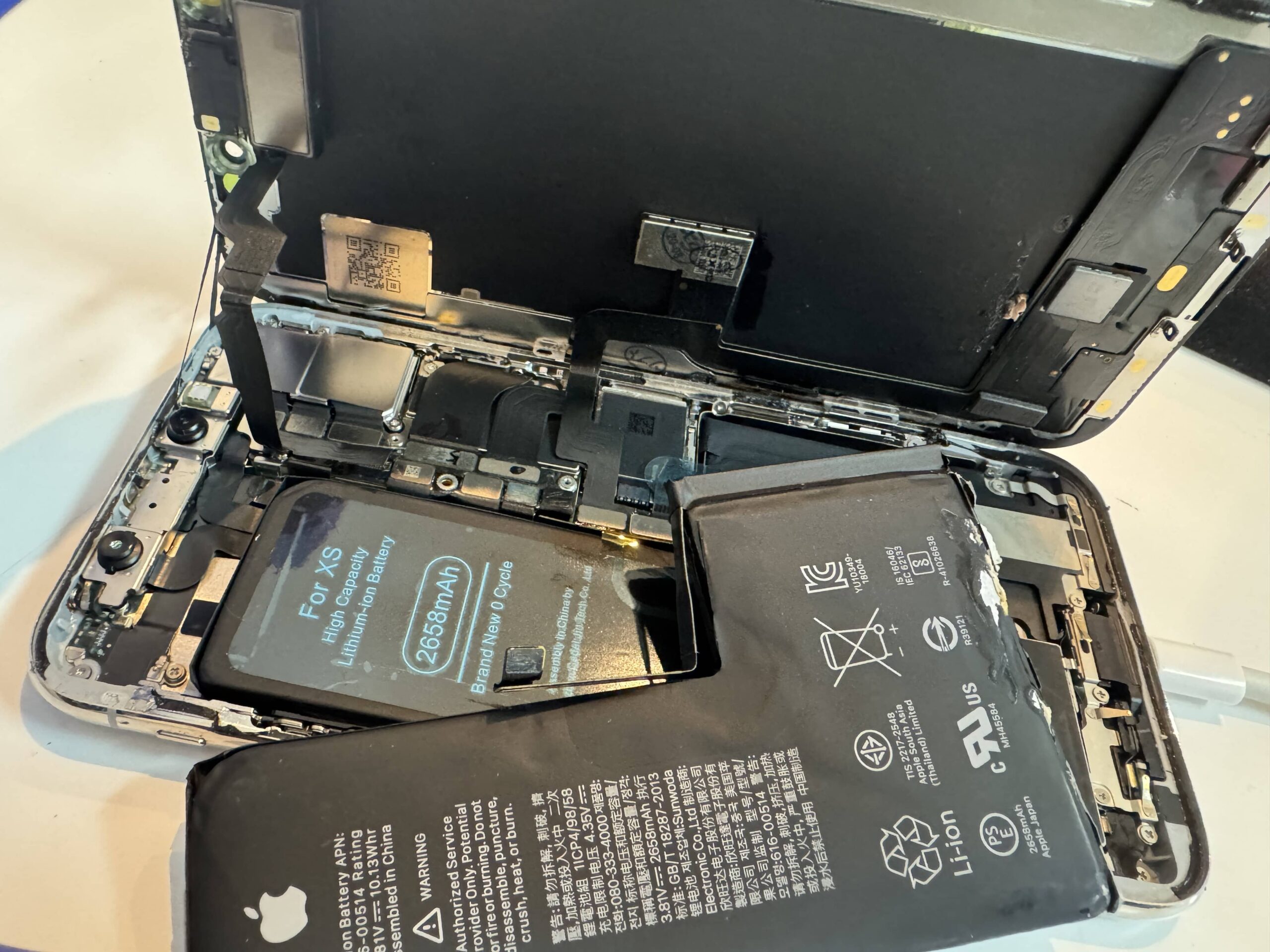 iPhone XSのバッテリー交換手順と改善効果 – 札幌西区のスマートクリア