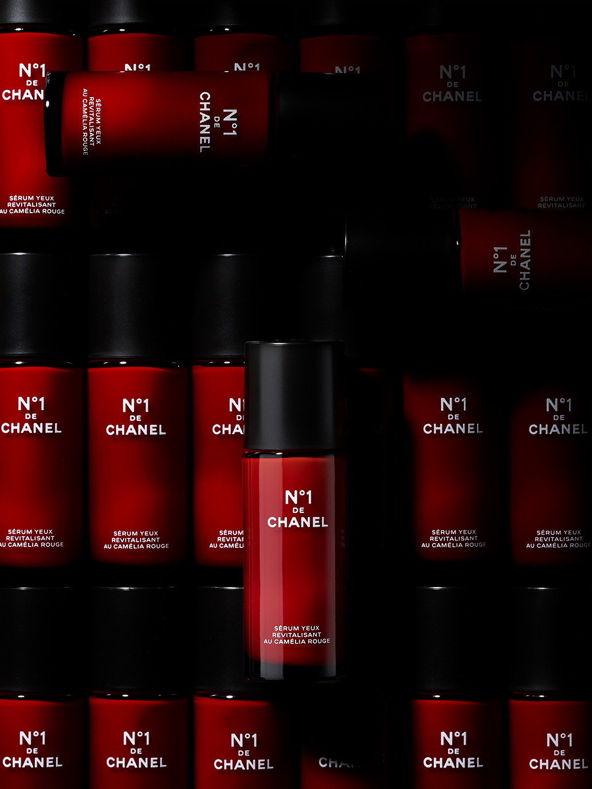 自分史上No.1の目元に導く、シャネルの新アイセラム