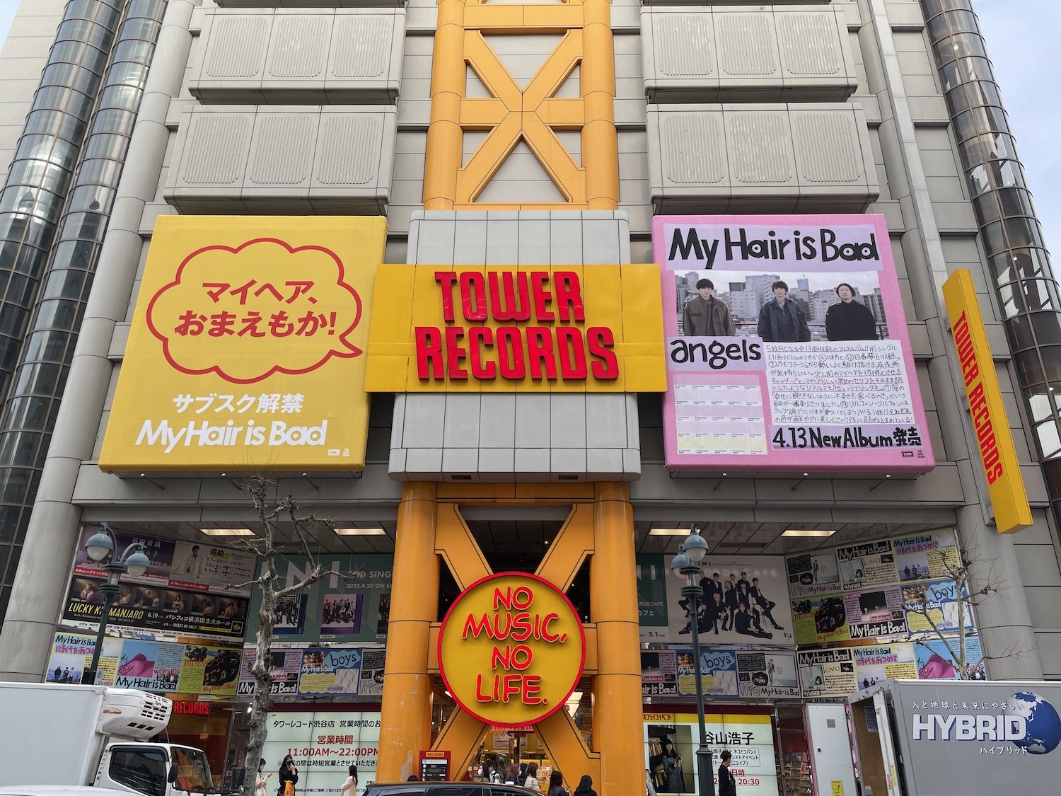 My Hair is Bad、サブスク解禁！渋谷の街や駅で大型シート広告を展開