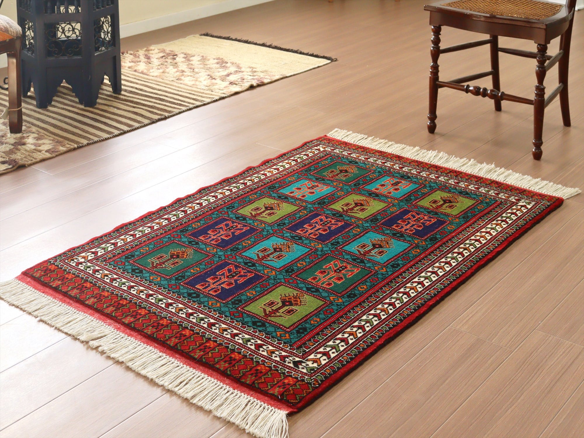 キリムスタイル / トルクメン族の手織り絨毯125×86cm タイルデザイン