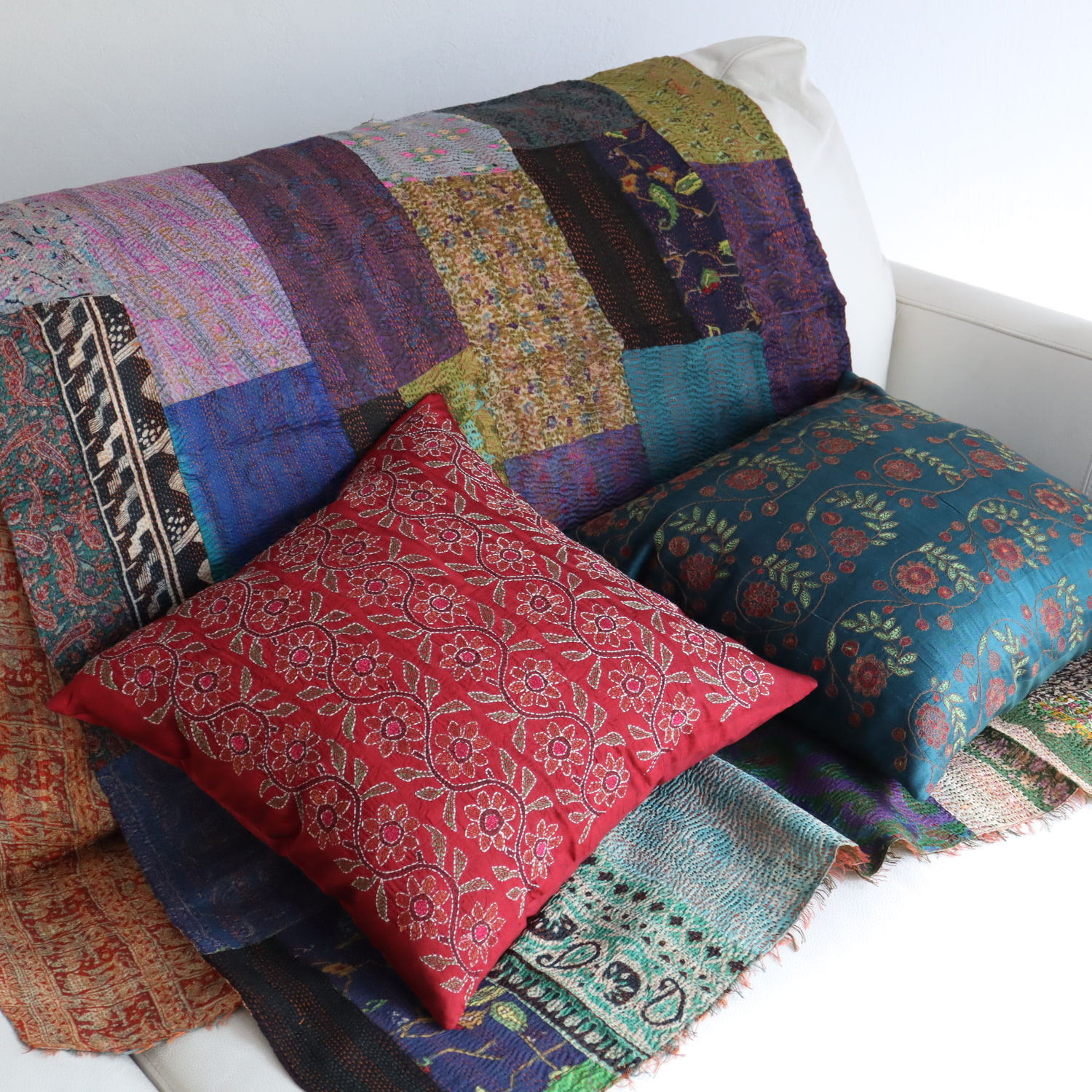 キリムスタイル / カンタ刺繍 シルク クッションカバー38×38cm レッド