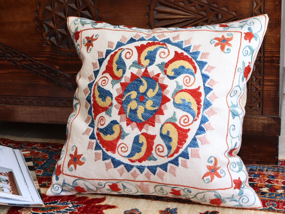 キリムスタイル / スザンニ クッションカバー/ウズベキスタン シルクの