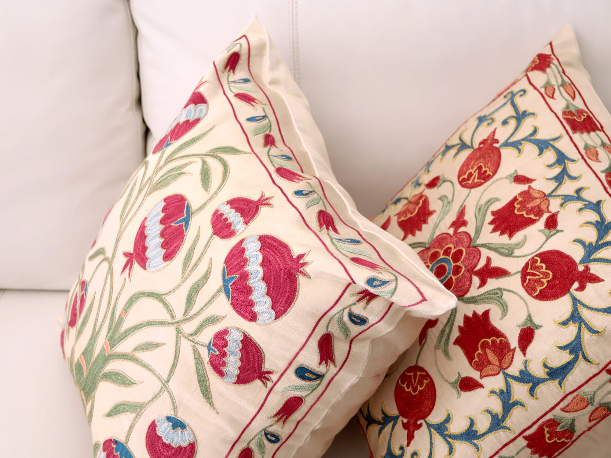 キリムスタイル / クッションカバー 50cm シルク スザンニ刺繍50×50cm