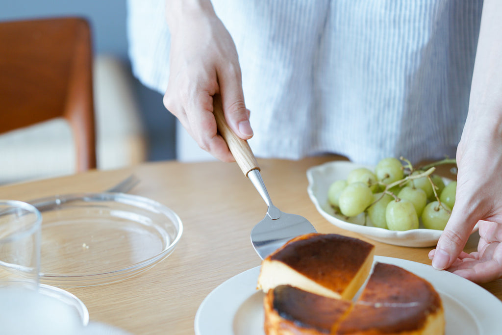 Bjorklund ケーキサーバー 三角/オーク ｜くらすこと公式オンラインストア