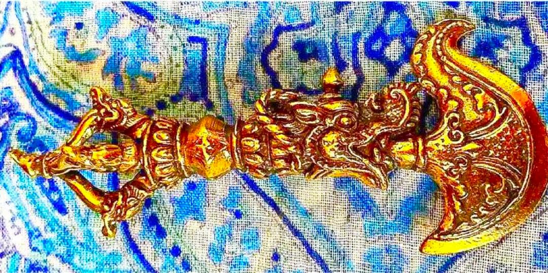 魔除け！金運！煩悩除！祈祷済みチベット製密教法具　金剛斧(カルタリ) 黄銅製 密教法具 カルタリ 真鍮製 Sサイズ 曲刀 五鈷杵 金剛斧 宝斧 金剛杵