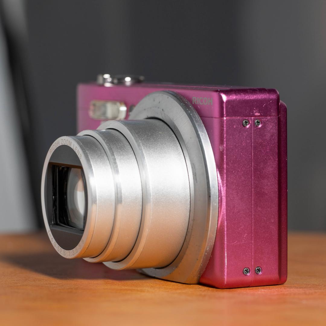 憧れのコンデジっぽさを味わえる】RICOH CX4 ピンク - メルカリ