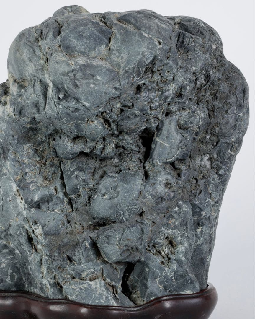 滝石 水石 添景 在銘台座付 12.5kg 盆石 鑑賞石 天然石 遠山石 飾石