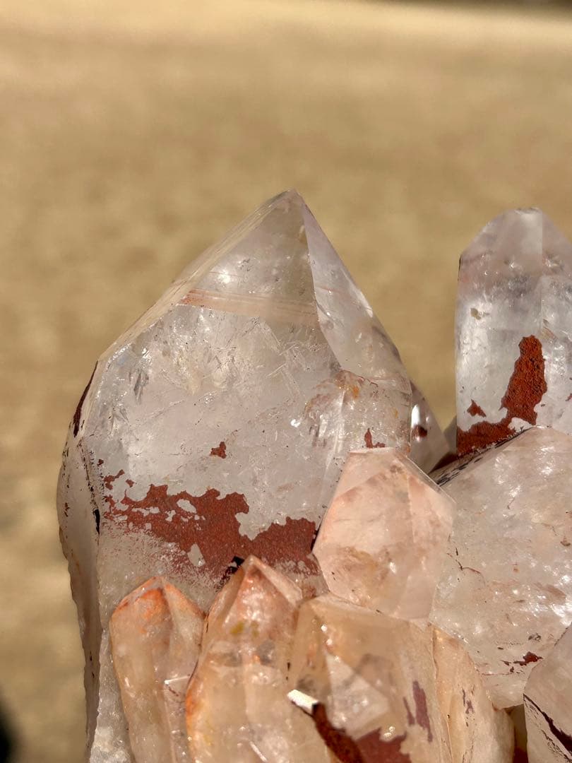 1.6kg❣️⭐️マダガスカル産　水晶クラスター　浄化　虹　キラキラ　癒し⭐️