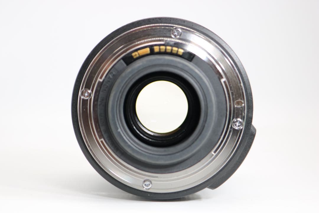 美品　【Canon EF-S 18-135mm F3.5-5.6 IS 】