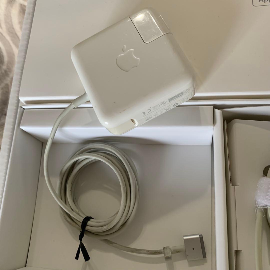 《中古》　Macbook Air A1466 13.3 軽量　認定整備済製品