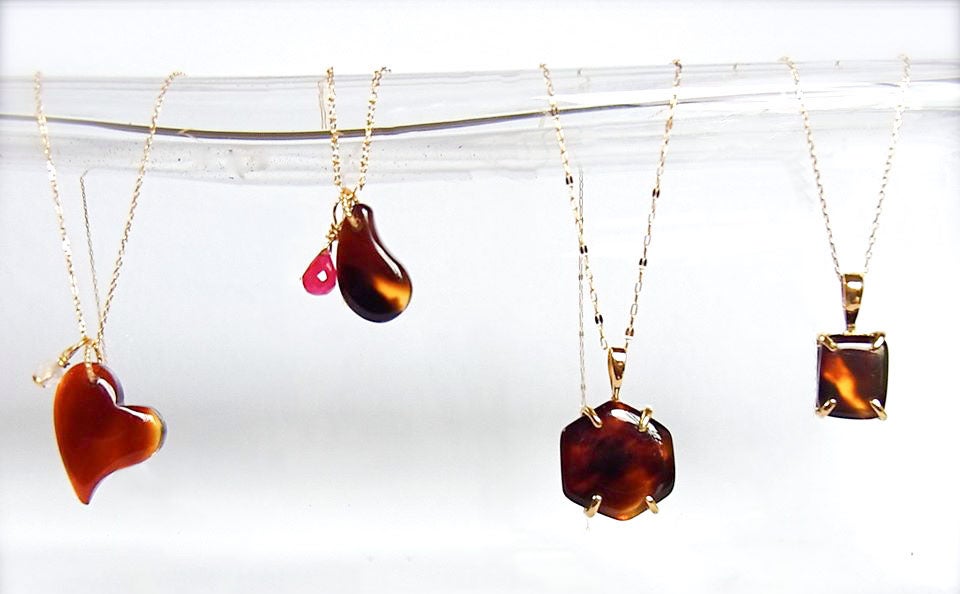 女性の人生の節目に贈るジュエリー。べっ甲職人が未来へ繋ぐ日本の伝統