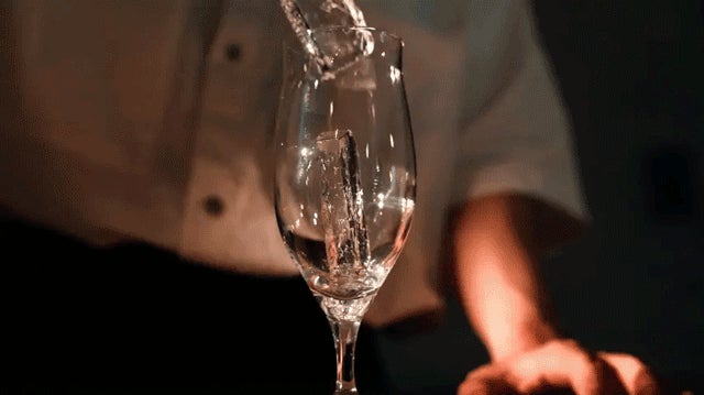 さらに進化した究極の氷！飲み物本来の味を最後まで楽しめる氷メーカー