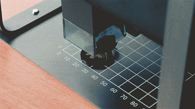 組み立て不要、自宅で手軽にDIY彫刻可能！5.5W高出力の小型レーザー