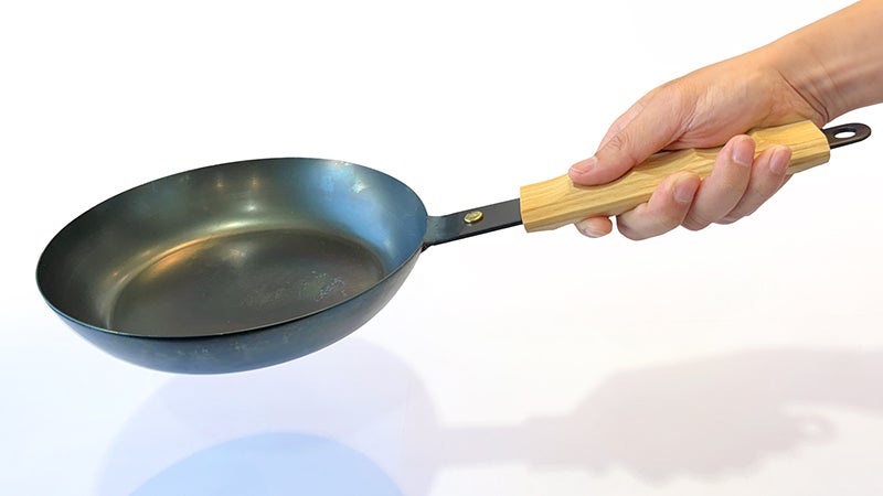 毎日の料理が少し楽しくなる。そんな鉄製のフライパンができました