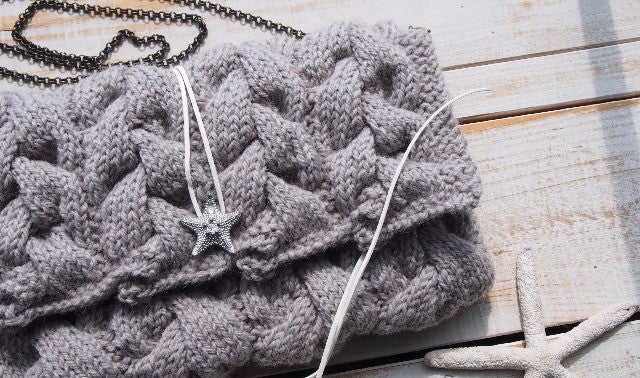 おばあちゃんとお母さんが編み上げる、世界で一つのニットバッグ