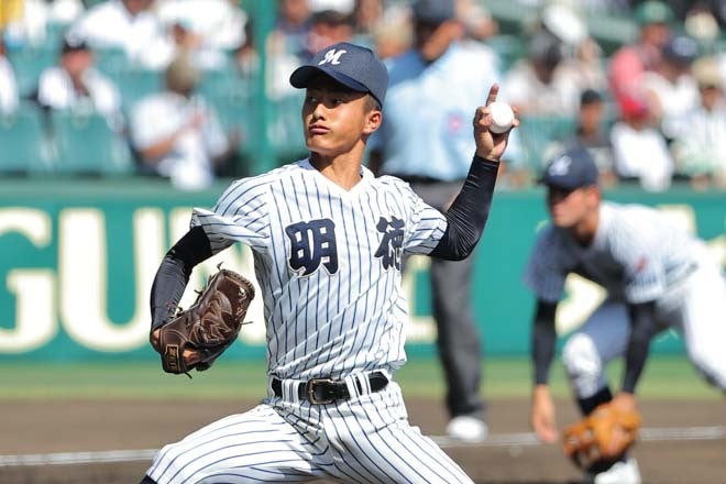 PHOTO】大会第1号本塁打の東海大相模 白が映える新ユニホームの広陵