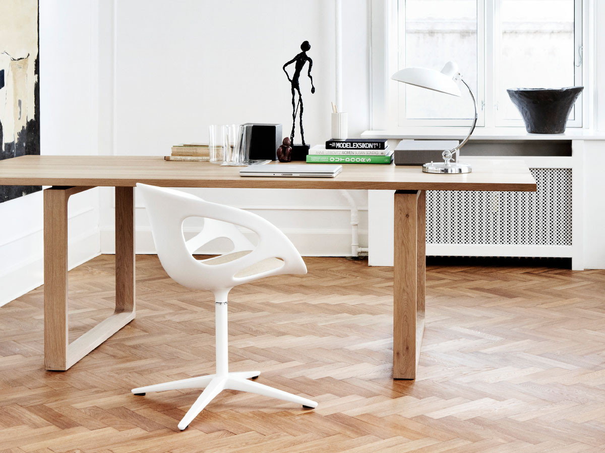 FRITZ HANSEN ESSAY / フリッツ・ハンセン エッセイテーブル 無垢材