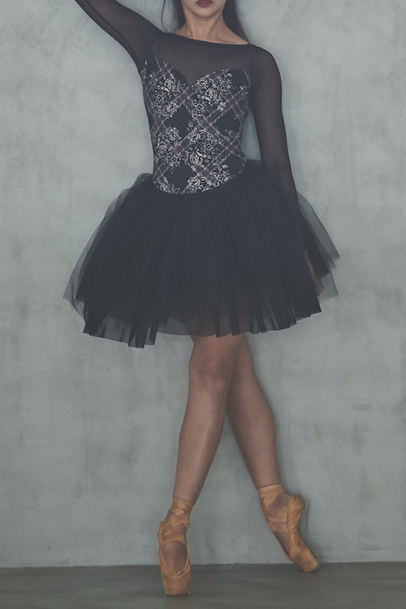 stina / type W grateful / Non fiction red