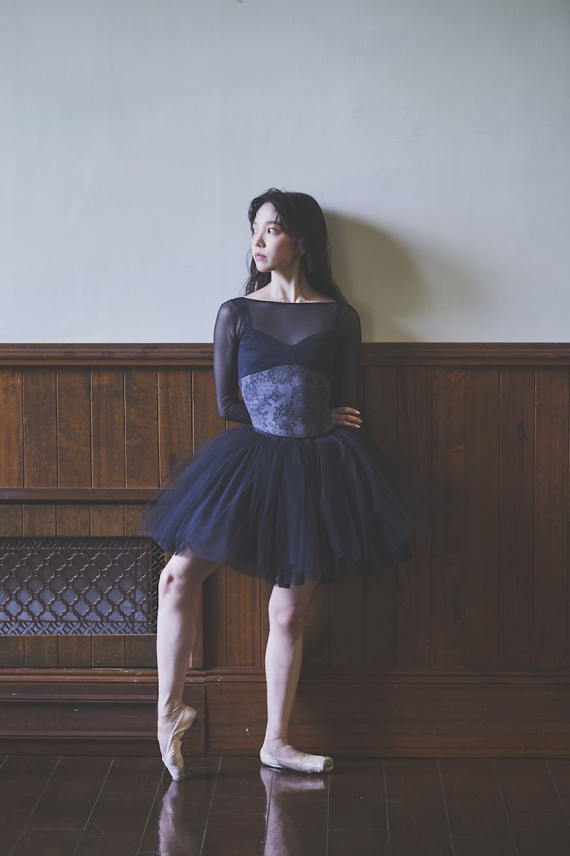 stina / type L long ribbon / antique lace black