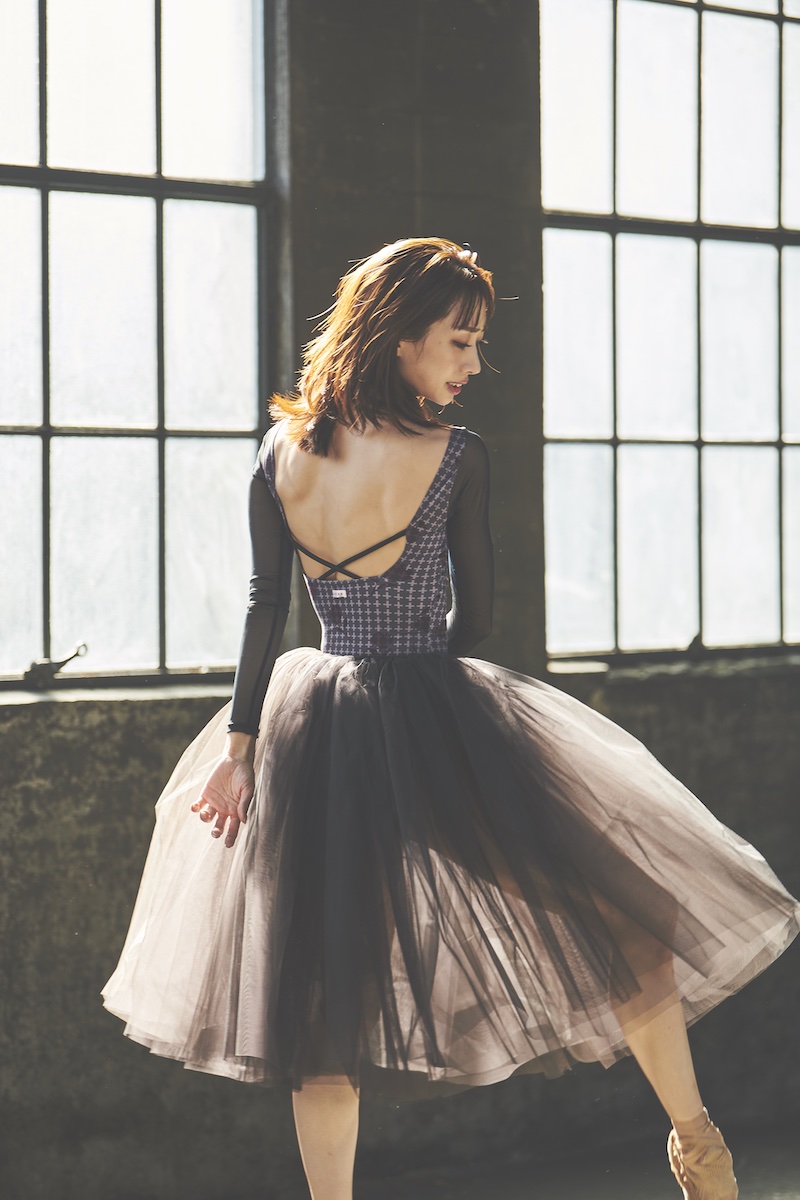 stina / type O square / little tulip black