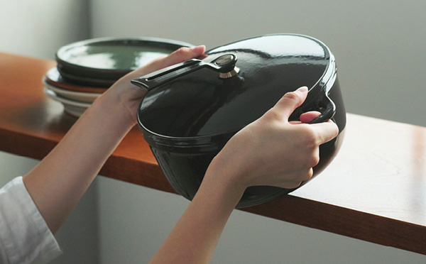 バーミキュラ オーブンポット2」に新サイズ登場！無水調理から炒め物