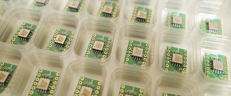 ストロベリー・リナックス - Exciting Electronics