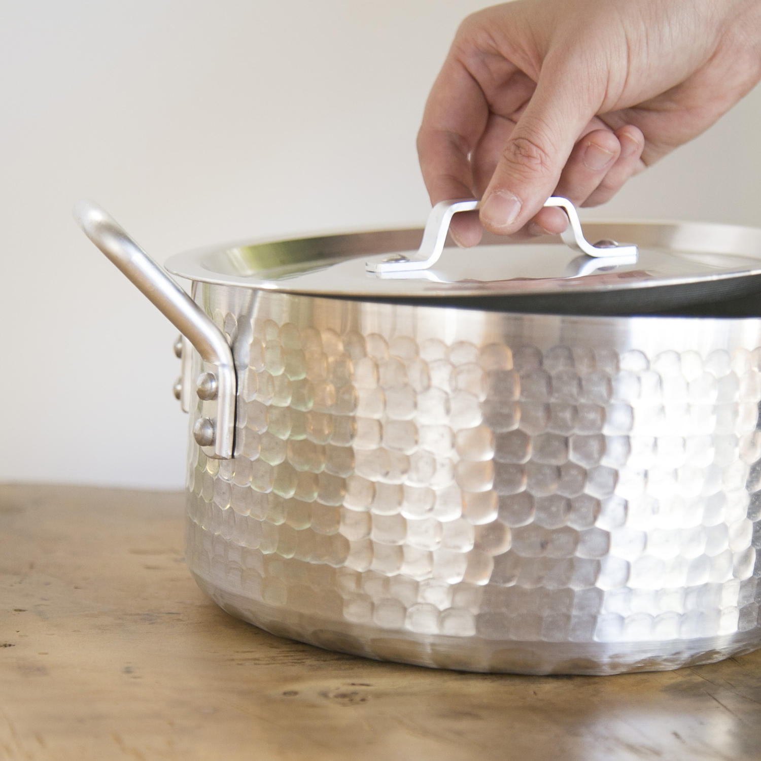 中村銅器製作所/アルミ特製両手シチュー鍋（蓋付き） 21cm -軽く丈夫で