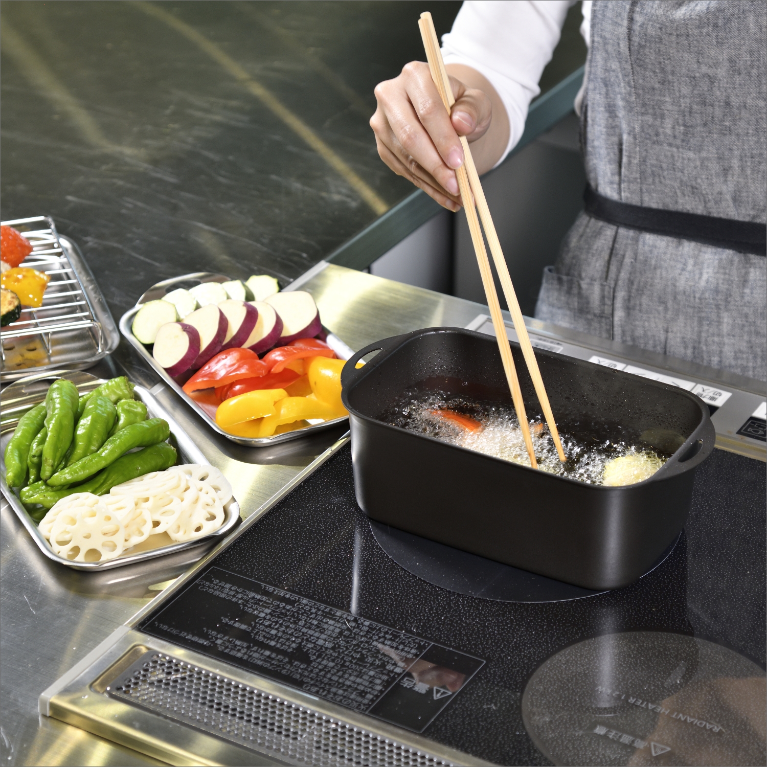 4w1h/コンパクトフライヤー -コンパクトな揚げ鍋で、片づけまでを