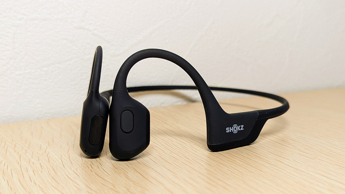 Shokz OpenRun Proレビュー。最大10時間使えるバッテリーで軽量29g