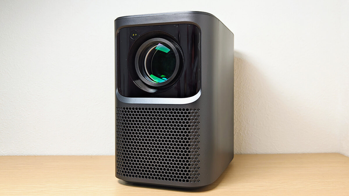 Emotn N1レビュー。自動フォーカス・台形補正でラクラク投影できる